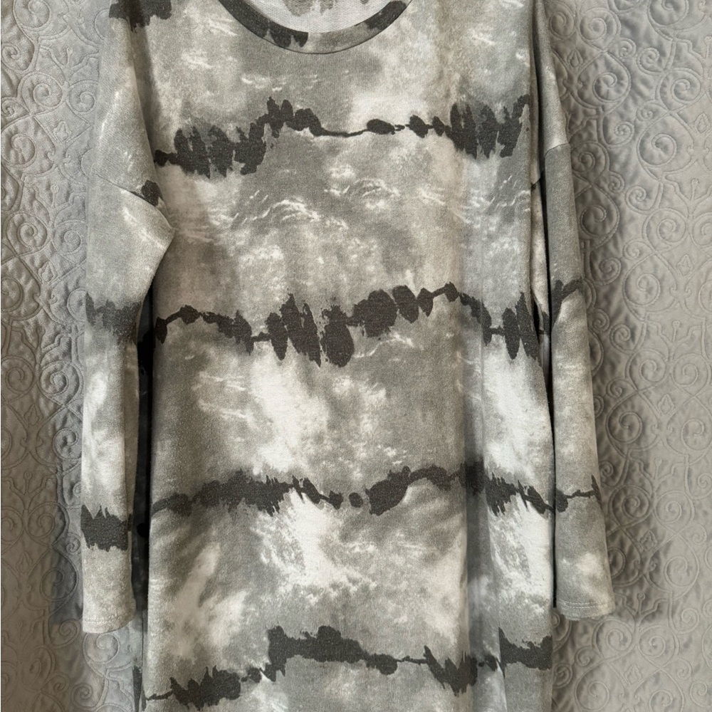 Women’s long sleeve top